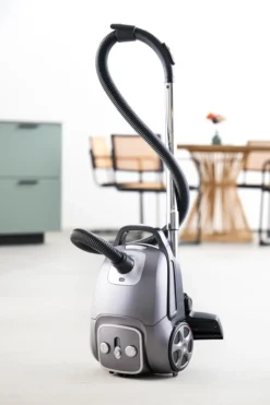 Day støvsuger 700w sort/grå