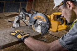 Dewalt kapp- og gjærsag 1300w 216mm