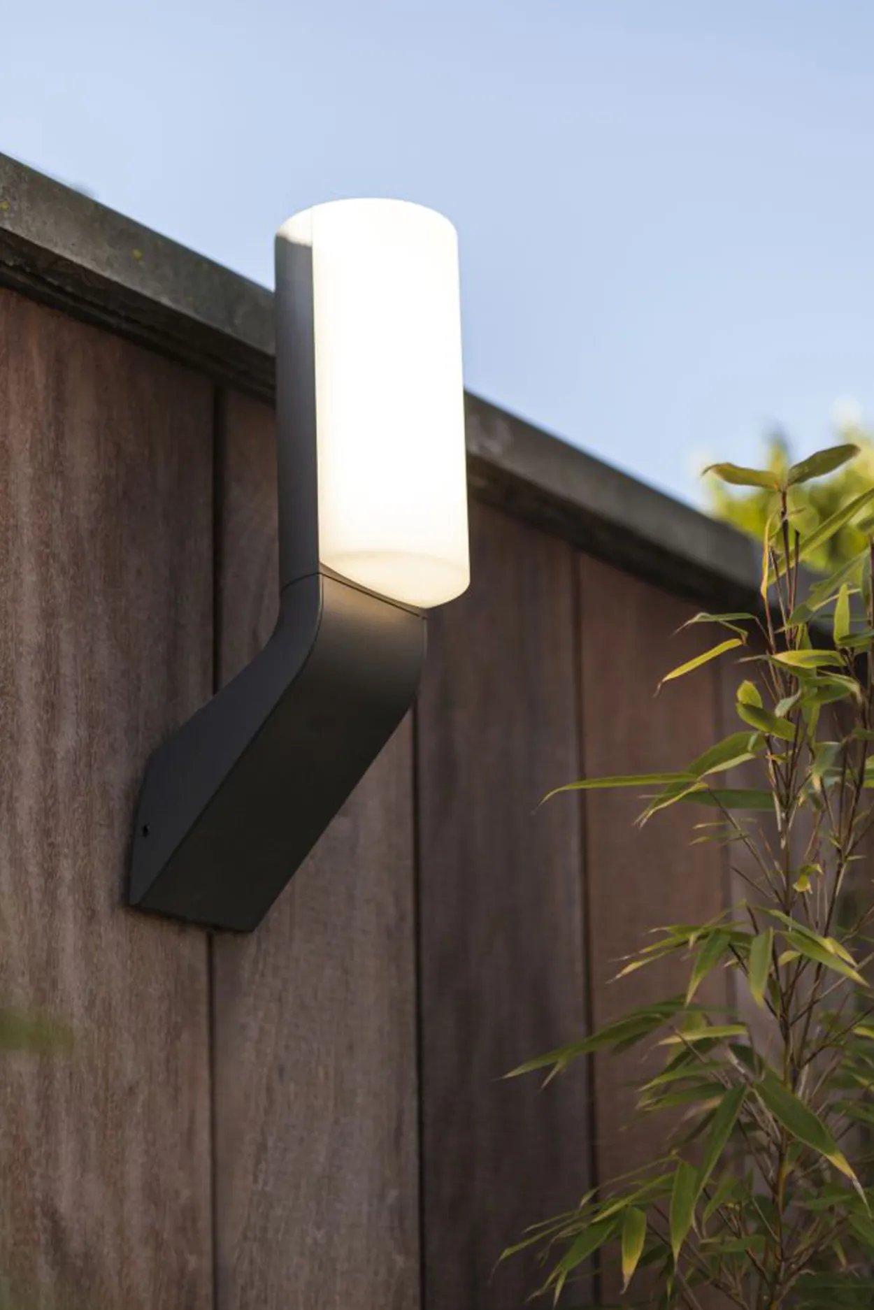 Lutec architectural bati vegghengt lampe kull grå
