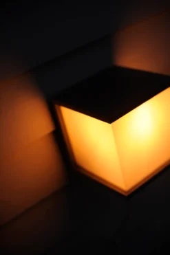 Lutec architectural box cube vegghengt lampe mørk grå