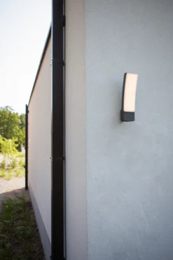 Lutec architectural kira vegghengt lampe mørk grå