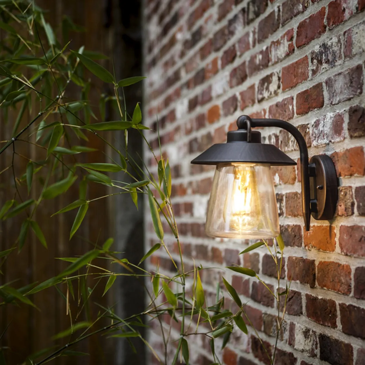 Lutec tradition cate vegglampe sort rust