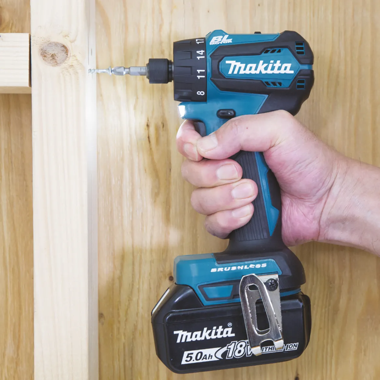 Makita borskrutrekker 18v ddf083