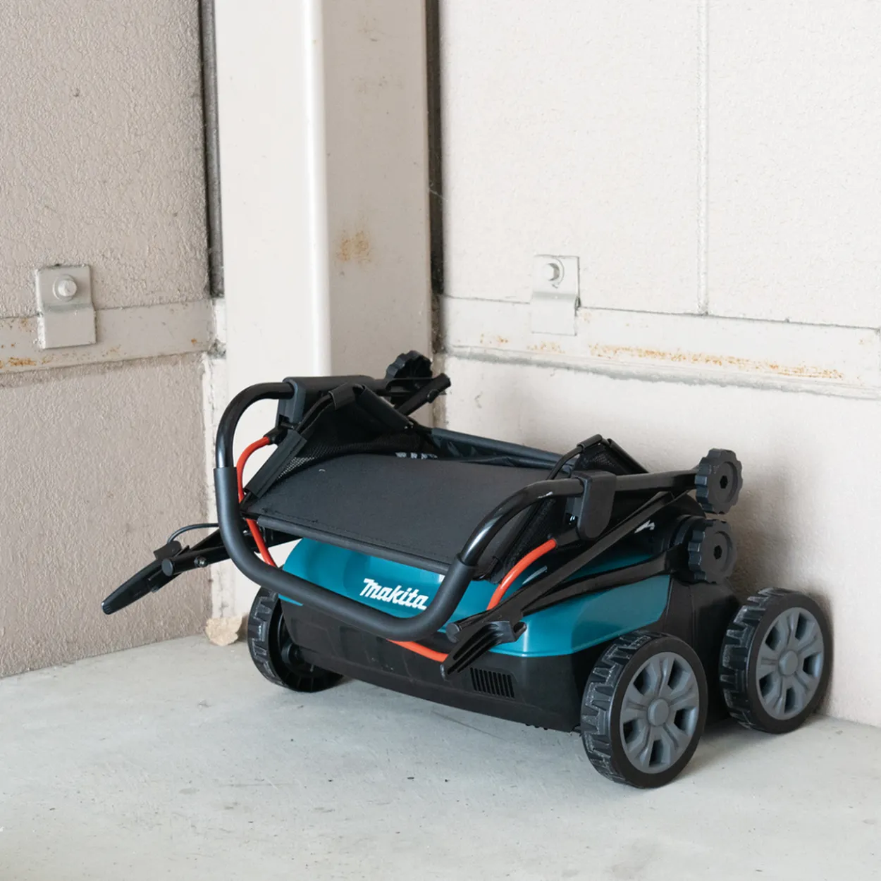Makita plenlufter 18v 32 cm duv320z