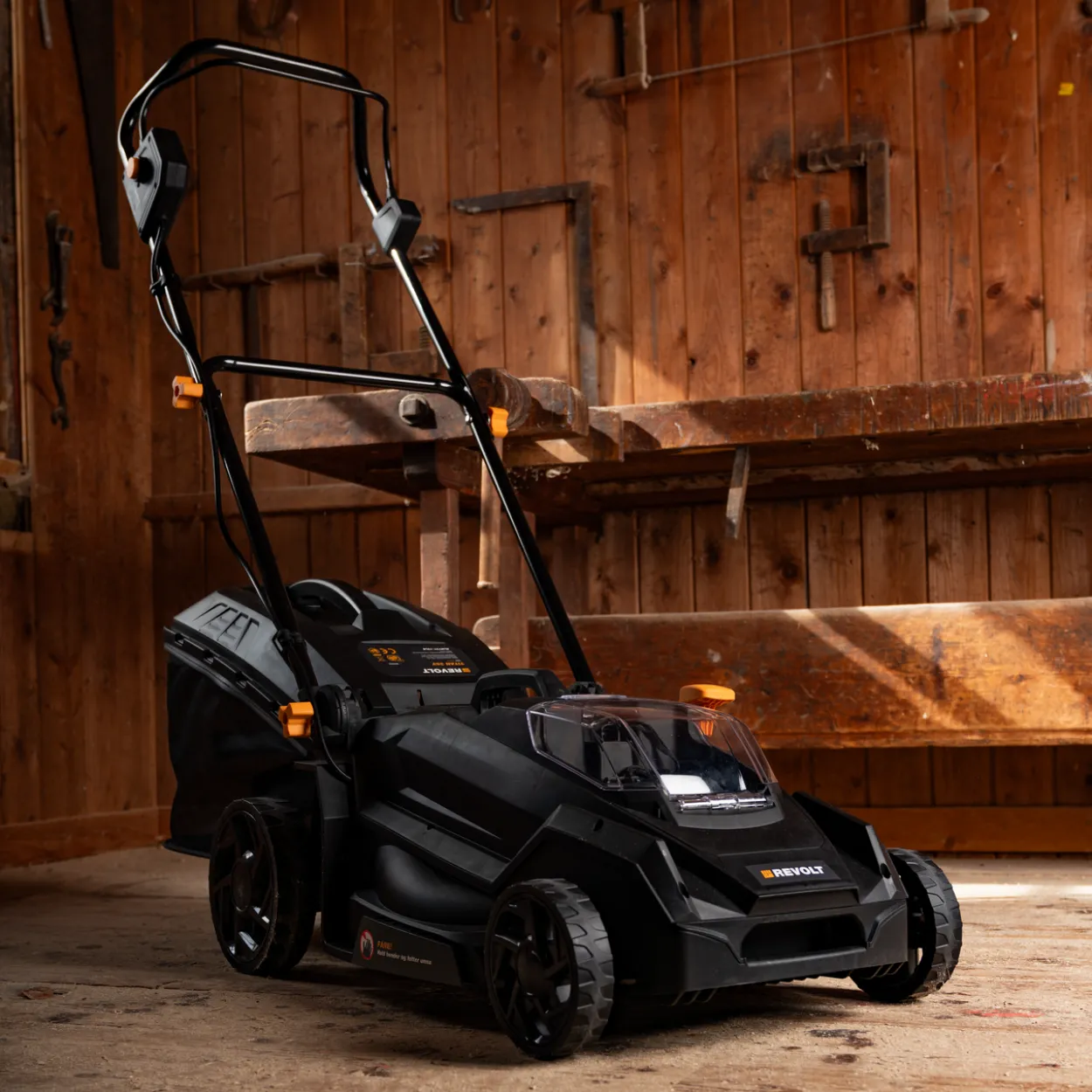 Revolt titan 2x18v gressklipper børsteløs