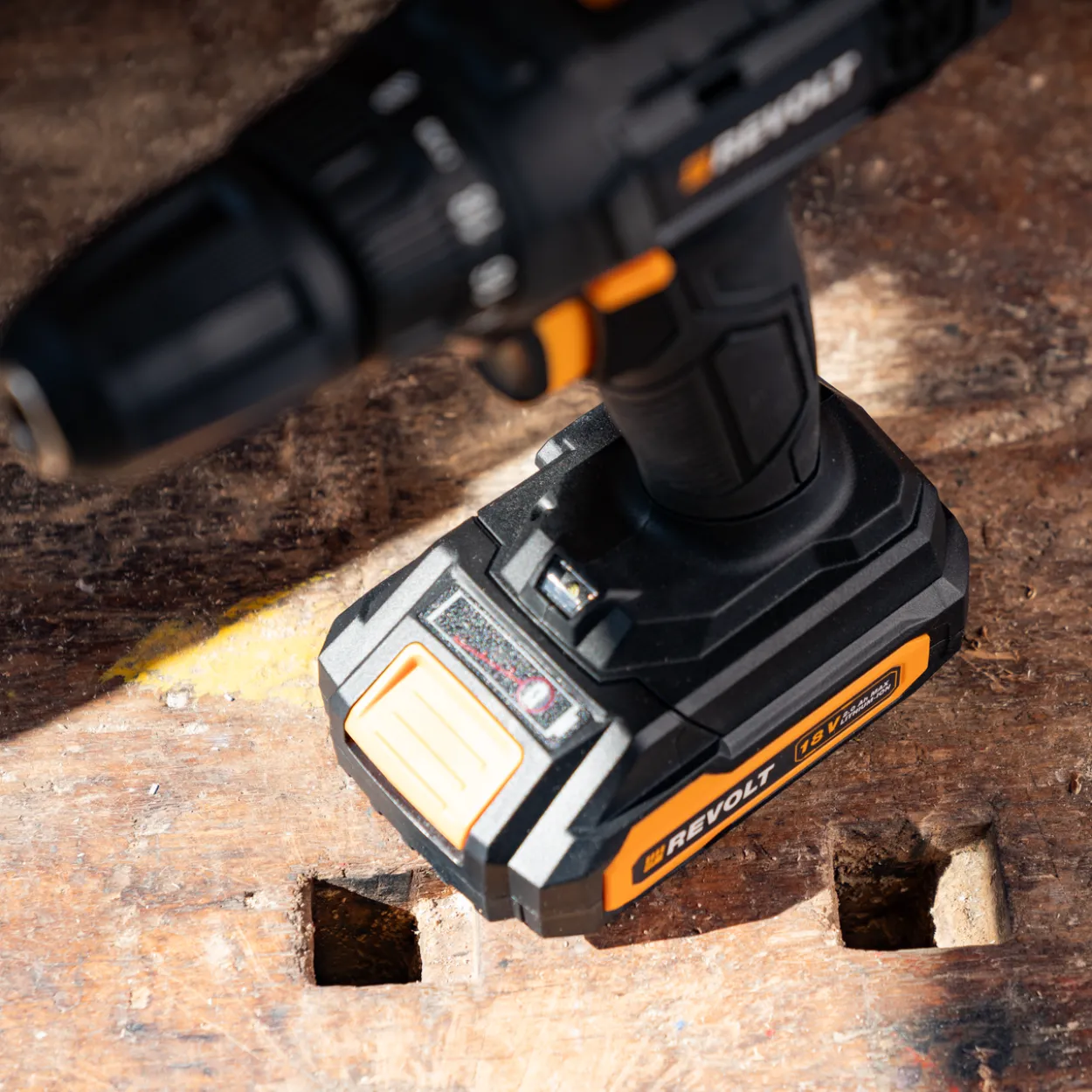 Revolt vector 18v drillsett